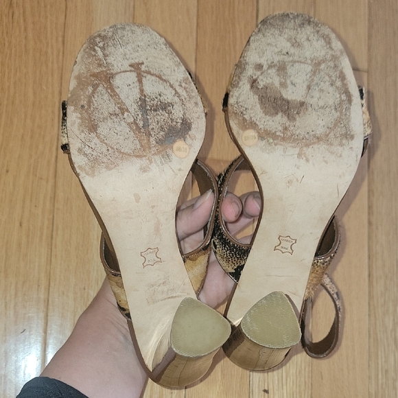 Vince Camuto Brown and Tan Heels Elegant Design - Picture 3 of 6